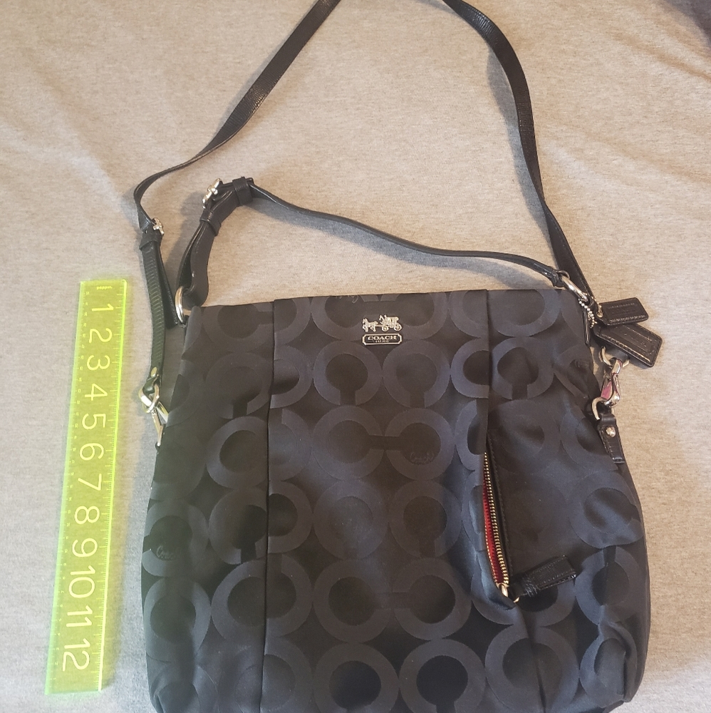 Authentic Coach crossbody/ shoulder bag